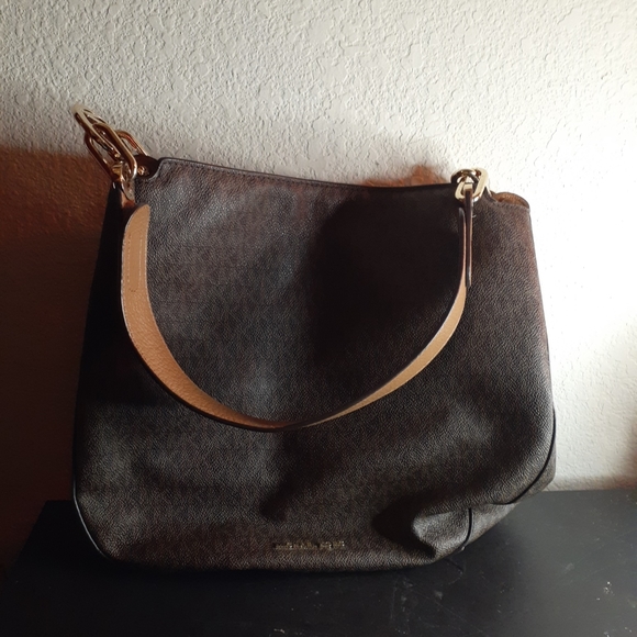 GORGEOUS NEW Michael Kors Monogram Canvas 12" Lillie Tote Bag.Retails for $550 - Picture 1 of 7